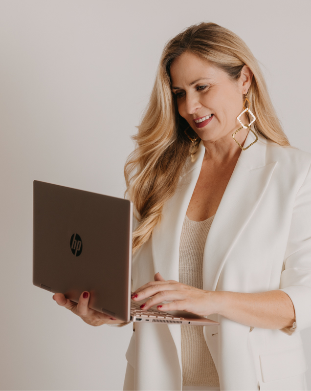 Profesora del curso de Gestión empresarial parta centros de belleza y cínicas de estética